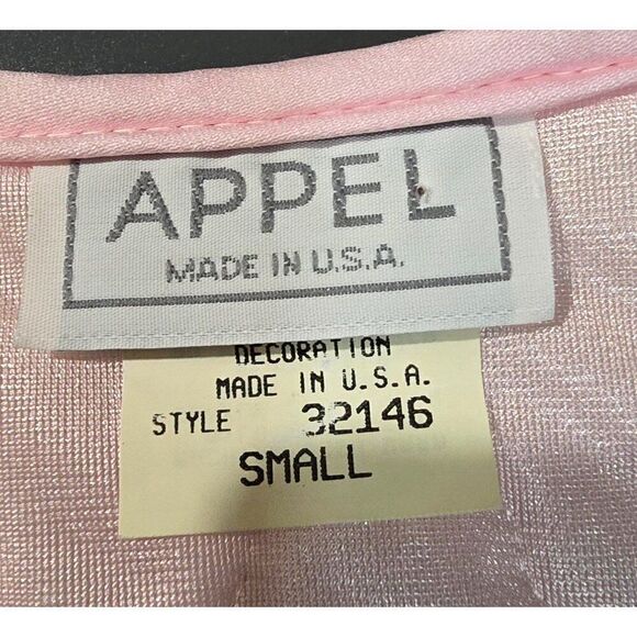 Vintage Appel Quilted Pink Satin Robe Jacket With Floral Embroidery & Buttons - Picture 6 of 9